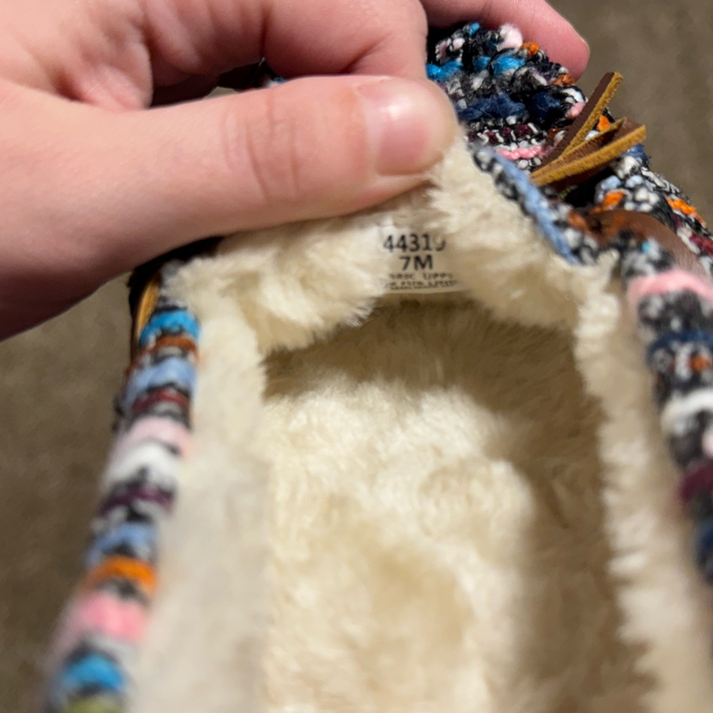 Minnetonka Multicolor Knit Moccasin Slippers with Faux Fur Trim - Picture 4 of 5